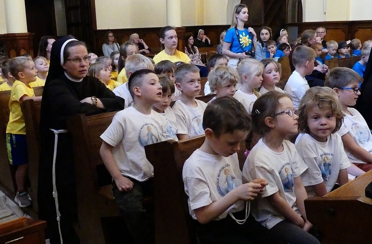Pielgrzymka przedszkolaków do bł. Matki Małgorzaty Łucji Szewczyk w Oświęcimiu