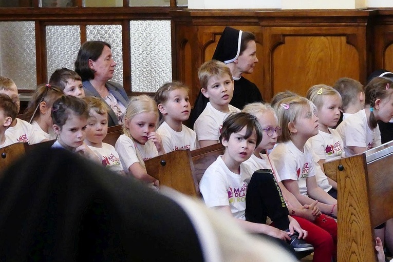 Pielgrzymka przedszkolaków do bł. Matki Małgorzaty Łucji Szewczyk w Oświęcimiu