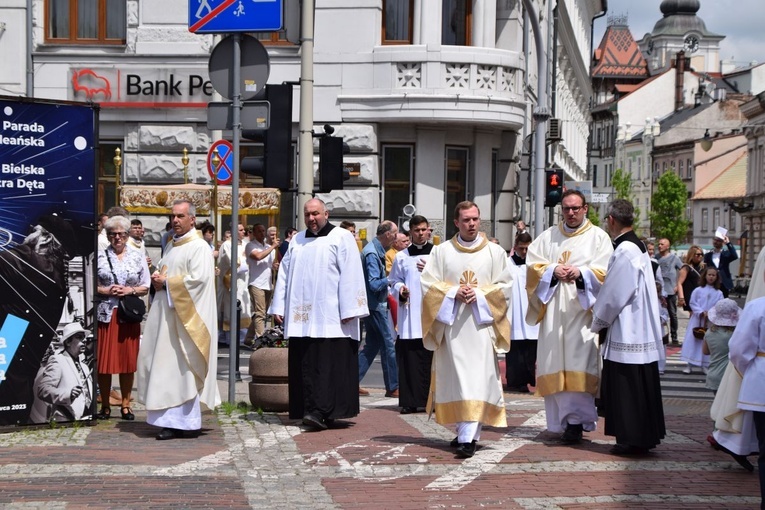 Procesja Bożego Ciała z bp. Piotrem Gregerem w Bielsku-Bialej - 2023