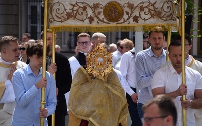 Procesja Bożego Ciała z bp. Piotrem Gregerem w Bielsku-Bialej - 2023