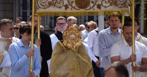 Procesja Bożego Ciała z bp. Piotrem Gregerem w Bielsku-Bialej - 2023