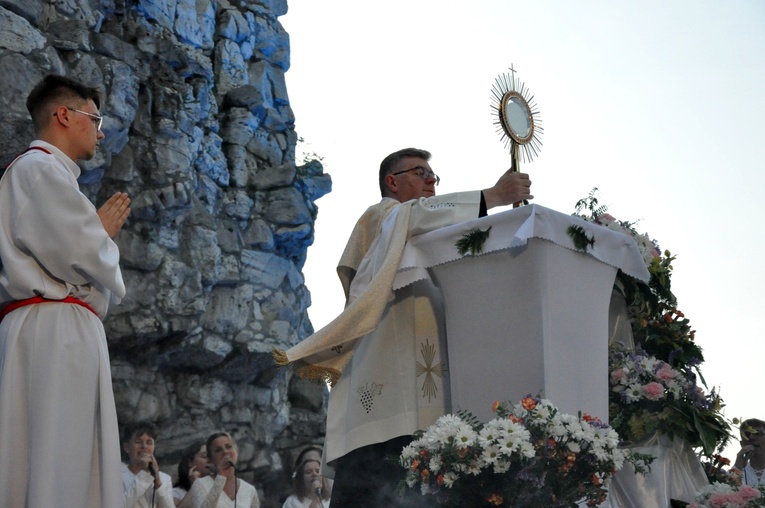 Opole uwielbia - modlitewny wieczór na Górze Świętej Anny