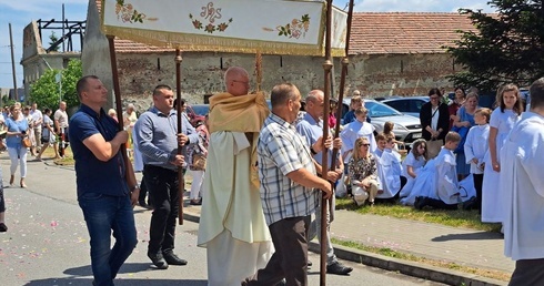 Boże Ciało w Małujowicach