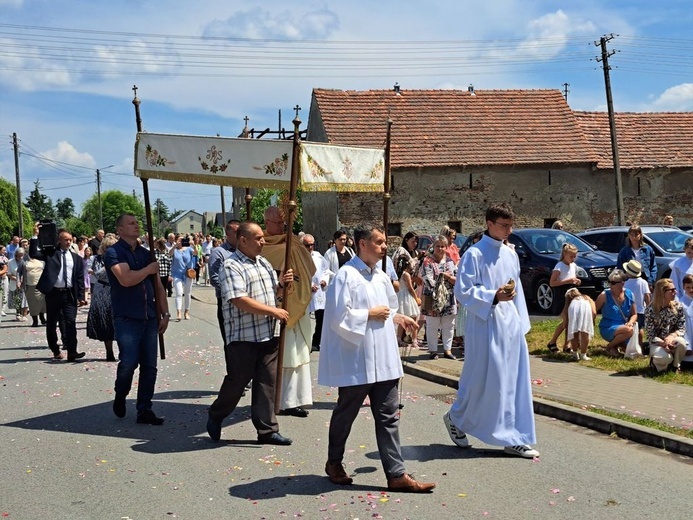 Boże Ciało w Małujowicach