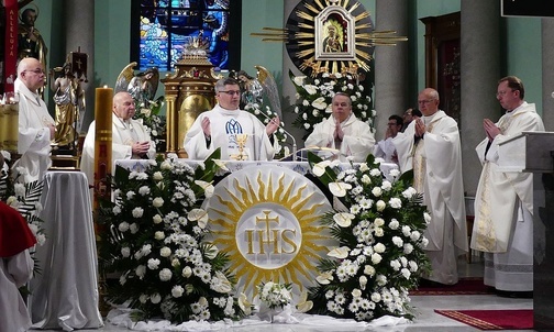 Msza św. podczas jubileuszowego czuwania.