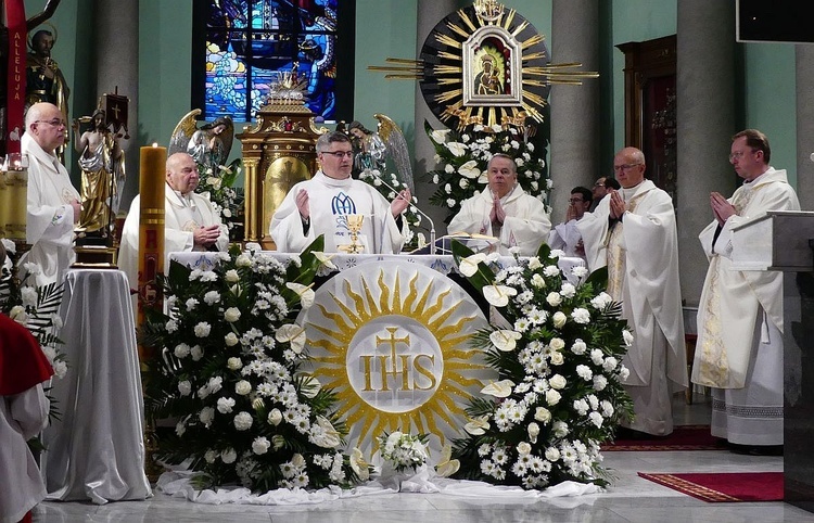 Msza św. podczas jubileuszowego czuwania.