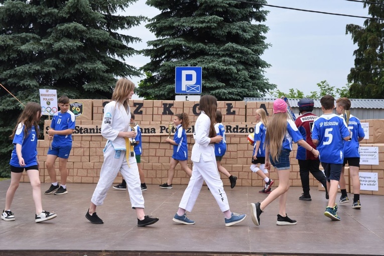 100 lat szkoły w Rdziostowie