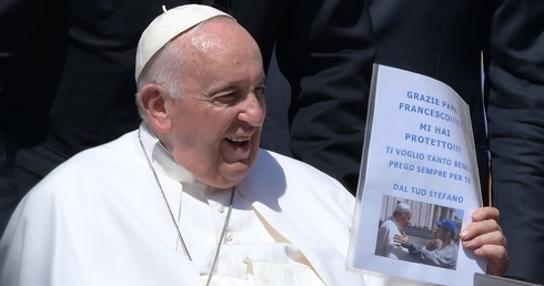 Dochodzący do zdrowia papież podziękował za modlitwy i wyrazy bliskości