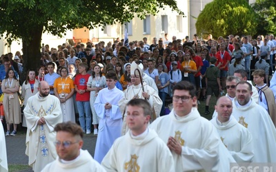 Bp Lityński do młodych: Jezus w ten wieczór pokazuje, że potrzebuje was w Kościele