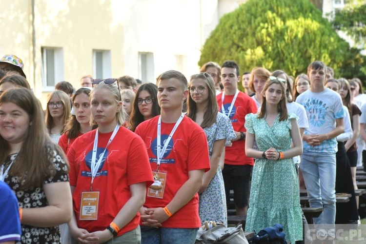 Młodzi zawierzyli się Matce Bożej Cierpliwie Słuchającej