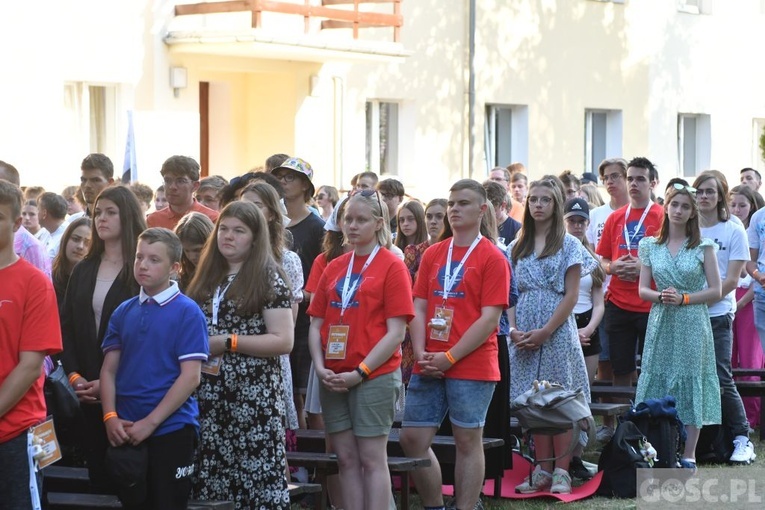 Młodzi zawierzyli się Matce Bożej Cierpliwie Słuchającej