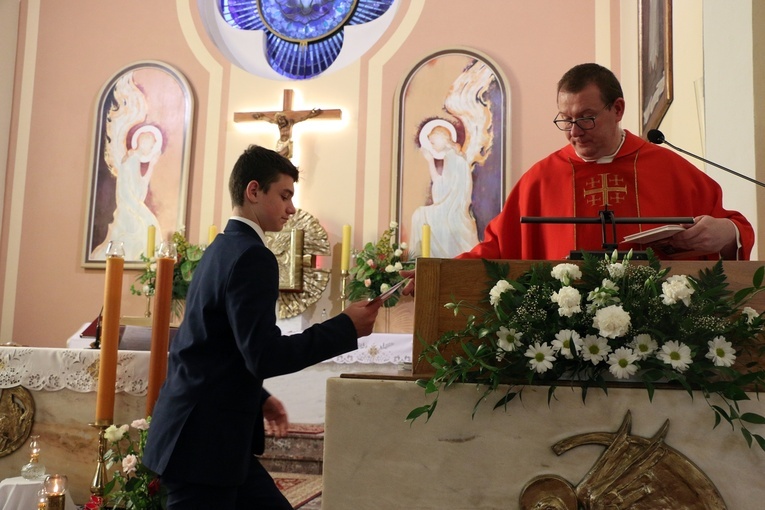 Bierzmowanie w sanktuarium Antoniego Padewskiego w Obornikach Śląskich