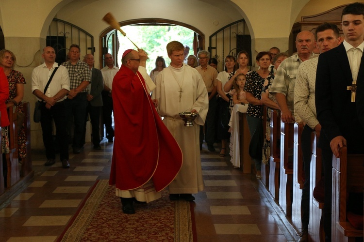 Bierzmowanie w sanktuarium Antoniego Padewskiego w Obornikach Śląskich