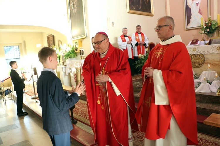 Bierzmowanie w sanktuarium Antoniego Padewskiego w Obornikach Śląskich