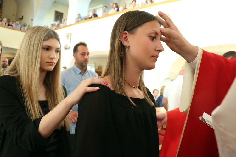 Bierzmowanie w sanktuarium Antoniego Padewskiego w Obornikach Śląskich