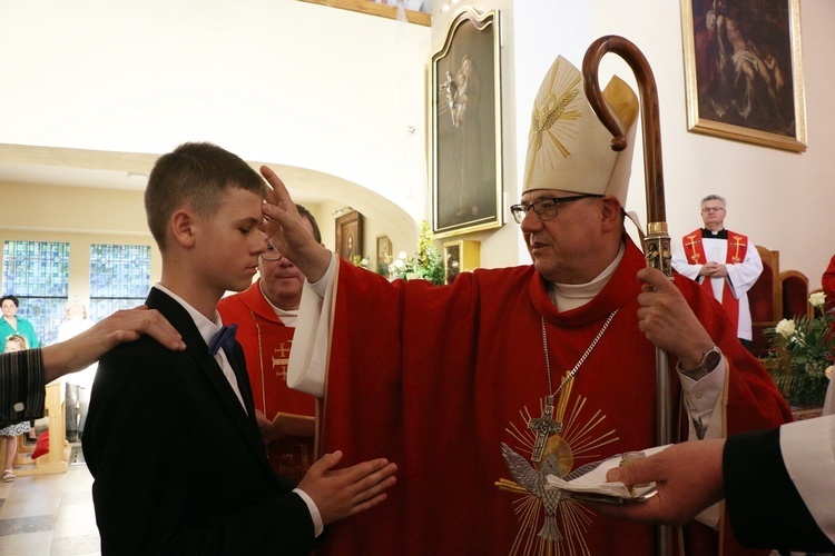 Bierzmowanie w sanktuarium Antoniego Padewskiego w Obornikach Śląskich