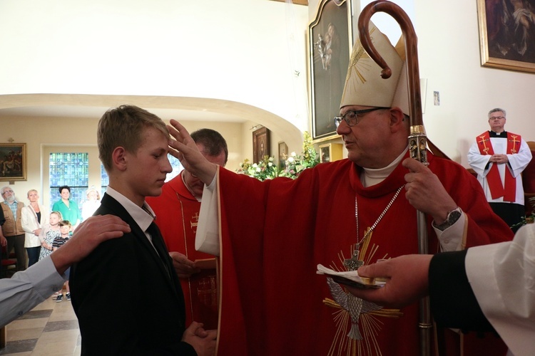 Bierzmowanie w sanktuarium Antoniego Padewskiego w Obornikach Śląskich