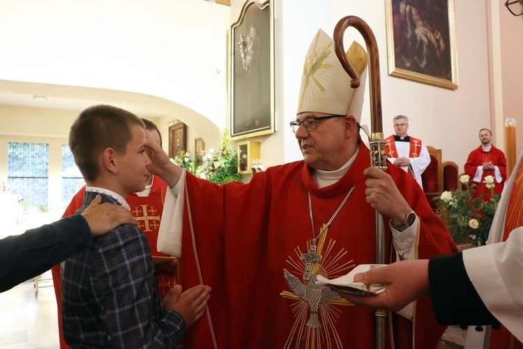 Bierzmowanie w sanktuarium Antoniego Padewskiego w Obornikach Śląskich