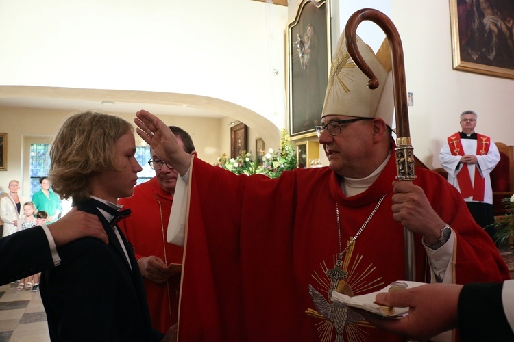 Bierzmowanie w sanktuarium Antoniego Padewskiego w Obornikach Śląskich