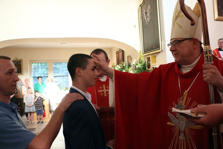 Bierzmowanie w sanktuarium Antoniego Padewskiego w Obornikach Śląskich