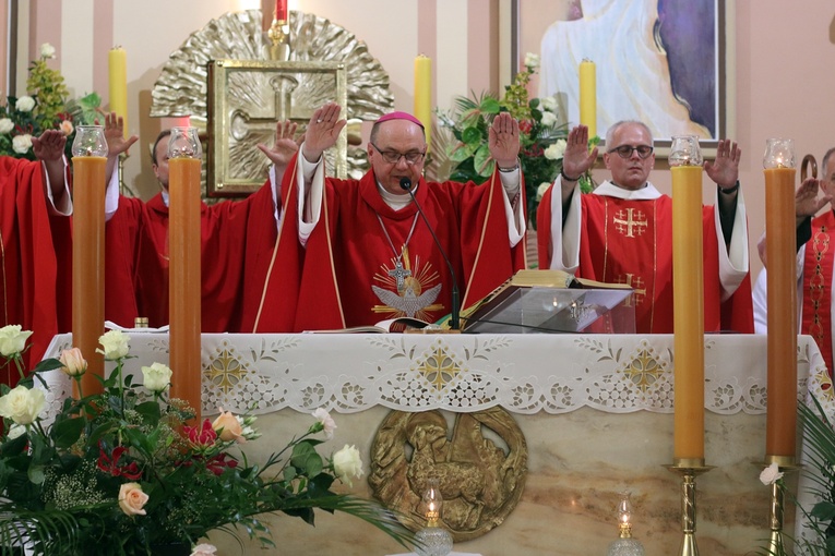 Bierzmowanie w sanktuarium Antoniego Padewskiego w Obornikach Śląskich