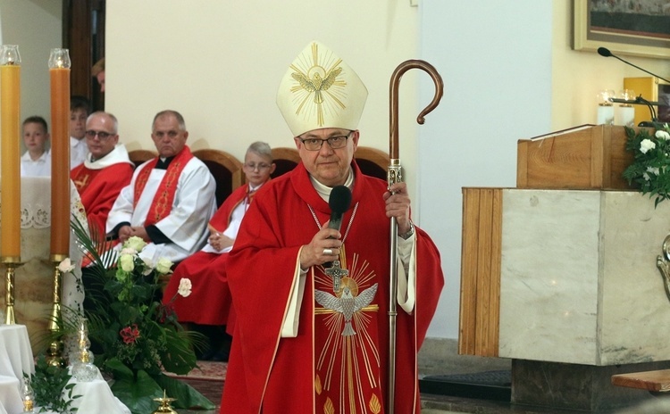 Bierzmowanie w sanktuarium Antoniego Padewskiego w Obornikach Śląskich