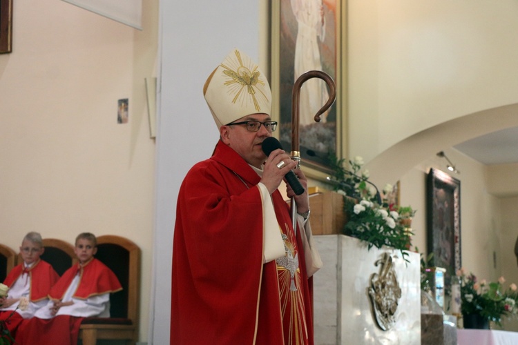 Bierzmowanie w sanktuarium Antoniego Padewskiego w Obornikach Śląskich