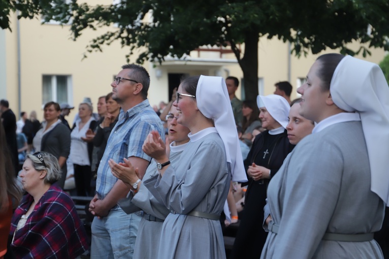 Koncert niemaGOtu w Rokitnie