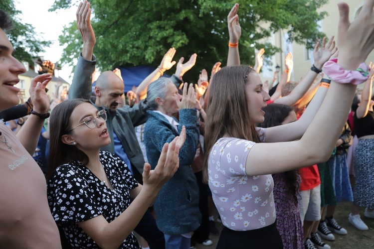 Koncert niemaGOtu w Rokitnie