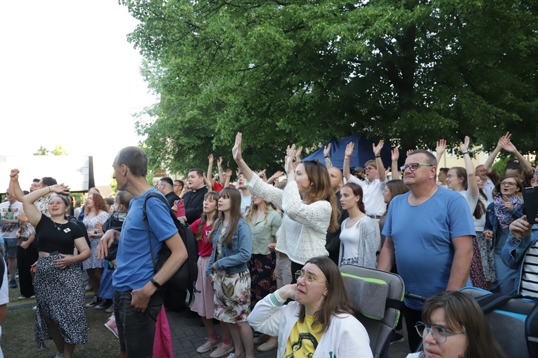 Koncert niemaGOtu w Rokitnie