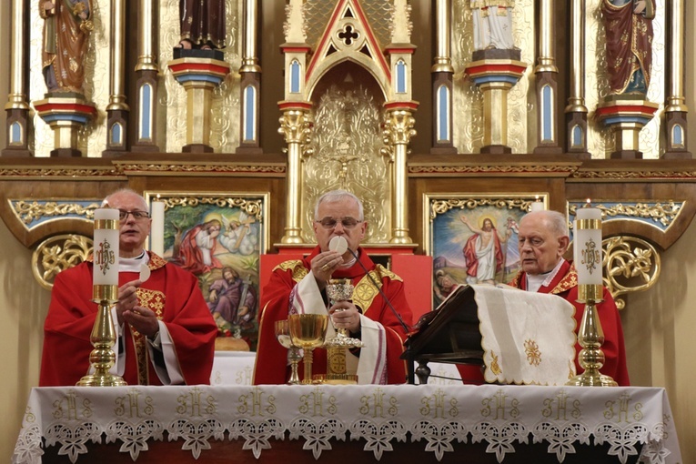 Poświęcenie ołtarza w kościele św. Barbary