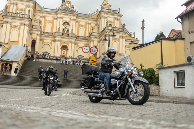 Rozpoczęcie sezonu motocyklowego w Wambierzycach