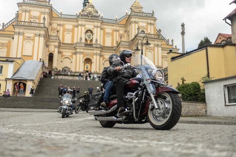 Rozpoczęcie sezonu motocyklowego w Wambierzycach