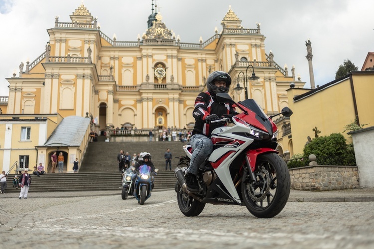 Rozpoczęcie sezonu motocyklowego w Wambierzycach