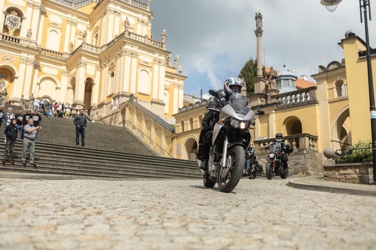 Rozpoczęcie sezonu motocyklowego w Wambierzycach