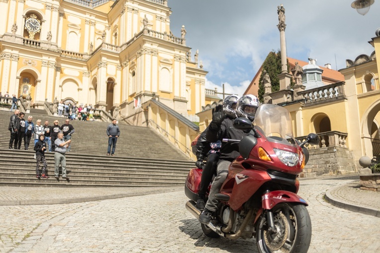 Rozpoczęcie sezonu motocyklowego w Wambierzycach