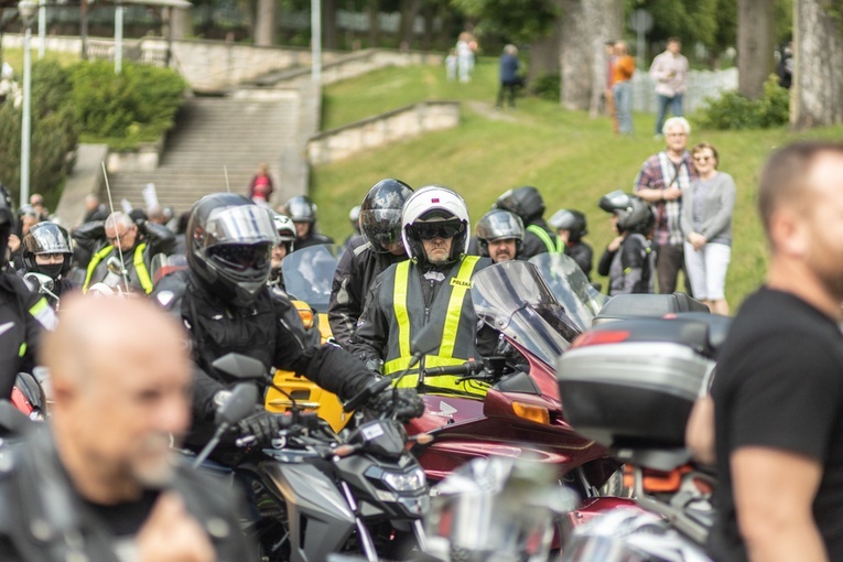 Rozpoczęcie sezonu motocyklowego w Wambierzycach