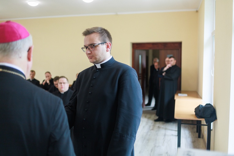 Wręczenie dekretów dla proboszczów i wikariuszy