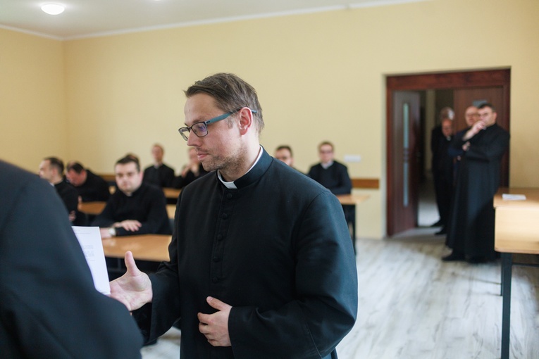 Wręczenie dekretów dla proboszczów i wikariuszy