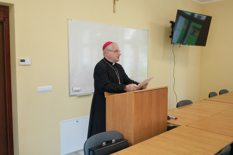 Wręczenie dekretów dla proboszczów i wikariuszy