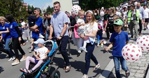 Rodziców i ich pociech nie mogło zabraknąć na żywieckim Marszu dla Życia i Rodziny.