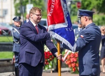 Katowice. Areszt Śledczy z nadanym sztandarem