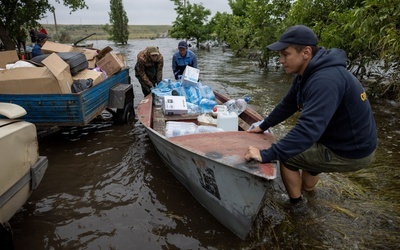 Ukraina: wysadzenie tamy zanieczyściło tyle wody pitnej, ile świat zużywa przez dwa dni