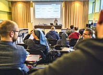 Studia na AKW to szansa nie tylko na pogłębienie wiary, ale także nabycie umiejętności, które mogą przydać się w pracy w wielu dziedzinach.