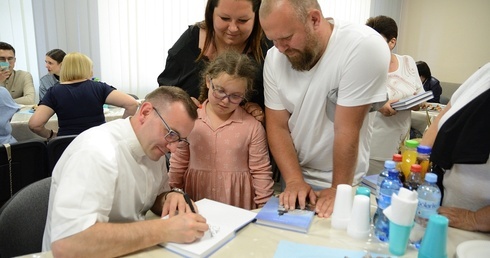 Spotkanie wokół książki o dziejach kościoła i parafii w Sławicach