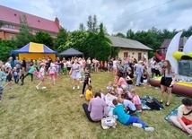 Wspólnotę budowały też tańce integracyjne i zabawa.