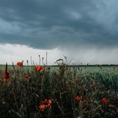 IMGW ostrzega przed burzami z gradem w południowej i centralno-wschodniej Polsce