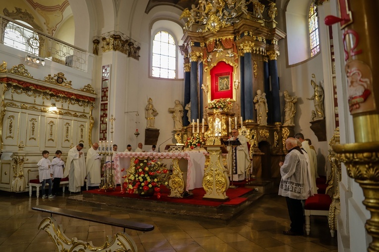 Pielgrzymka osób posługujących w parafiach do Rokitna