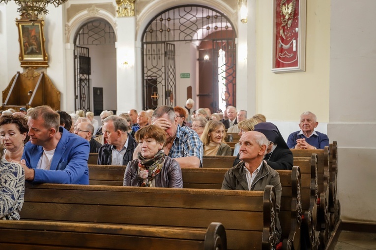 Pielgrzymka osób posługujących w parafiach do Rokitna