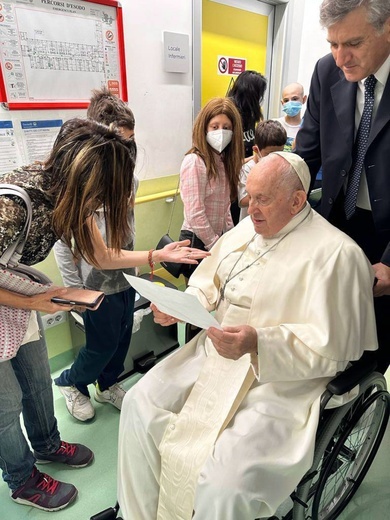 Wiadomo, kiedy papież Franciszek opuści szpital